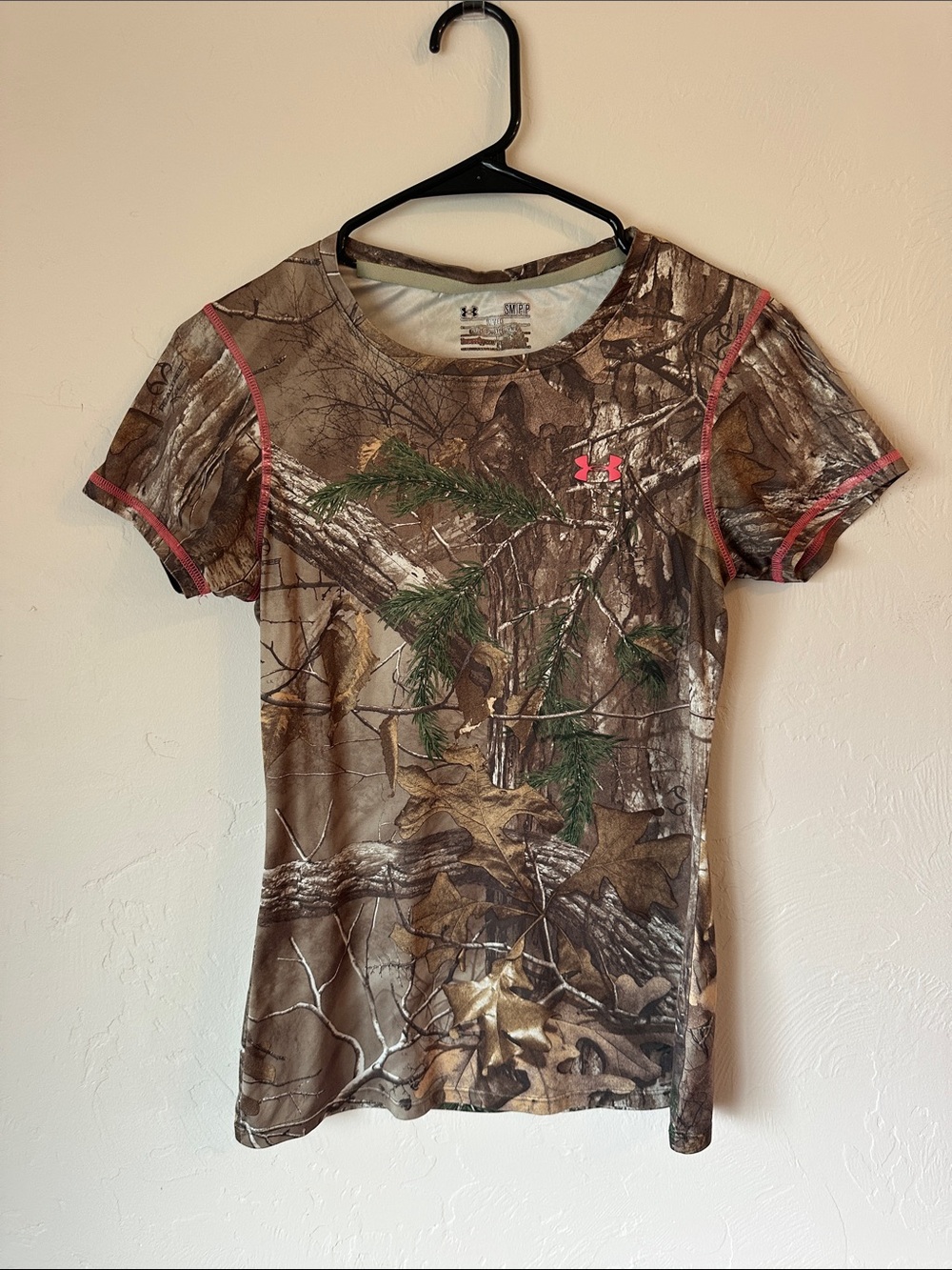 Under Armour RealTree Scent ControlBrown Camo Short Sleeve Tee with Pink Accents